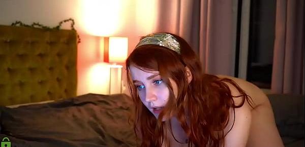 alice nos muestra su cuerpo por webcam